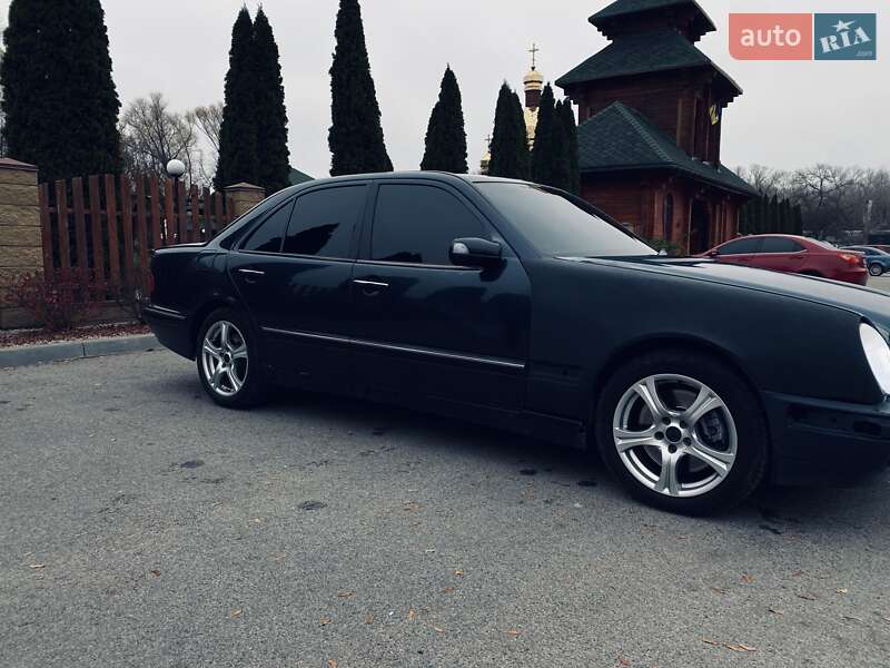 Седан Mercedes-Benz E-Class 2001 в Дніпрі