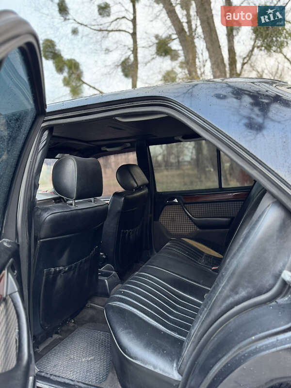 Седан Mercedes-Benz E-Class 1993 в Черновцах