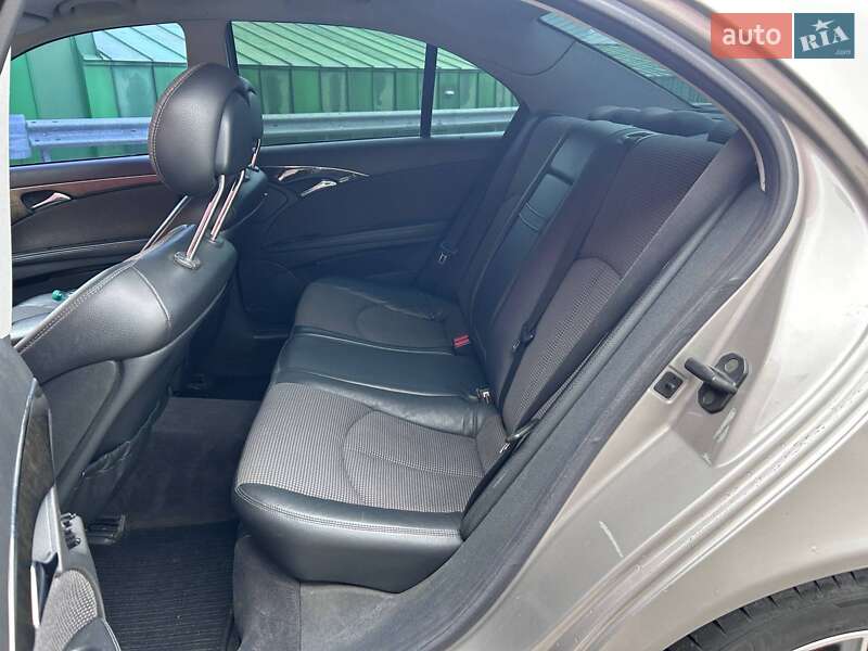 Седан Mercedes-Benz E-Class 2003 в Киеве
