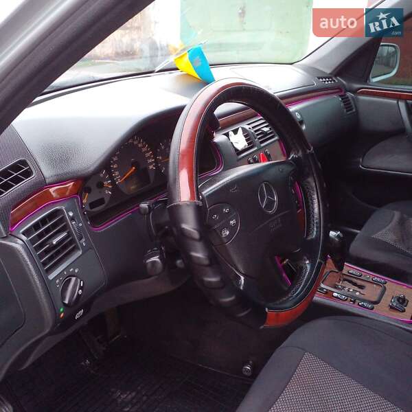 Седан Mercedes-Benz E-Class 2001 в Рівному