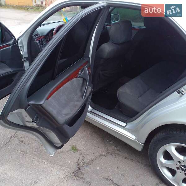 Седан Mercedes-Benz E-Class 2001 в Рівному