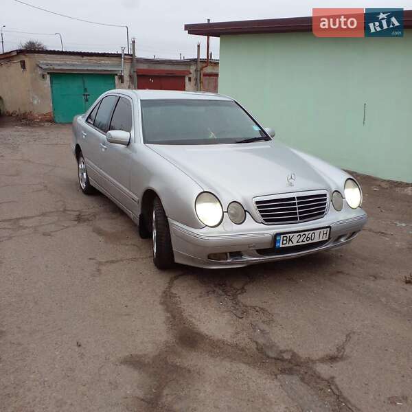Седан Mercedes-Benz E-Class 2001 в Рівному