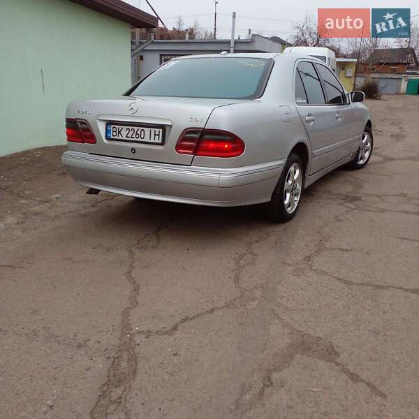 Седан Mercedes-Benz E-Class 2001 в Рівному