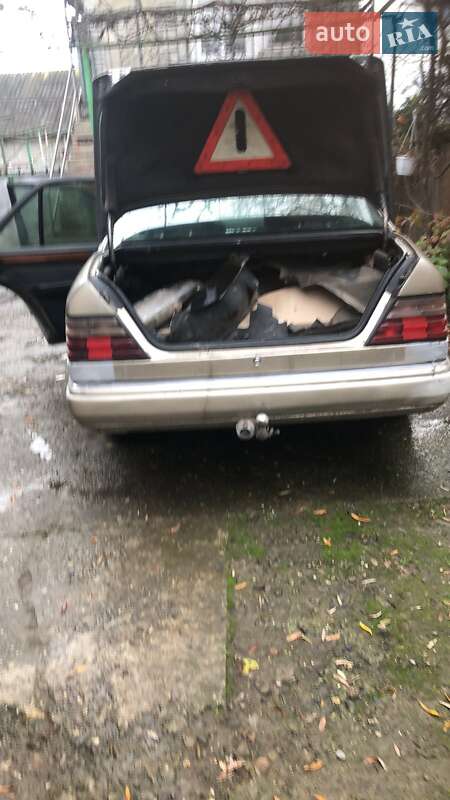 Седан Mercedes-Benz E-Class 1992 в Ужгороде фото 9 Седан Mercedes-Benz E-Class 1992 в Ужгороде