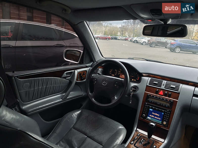 Седан Mercedes-Benz E-Class 2002 в Одесі