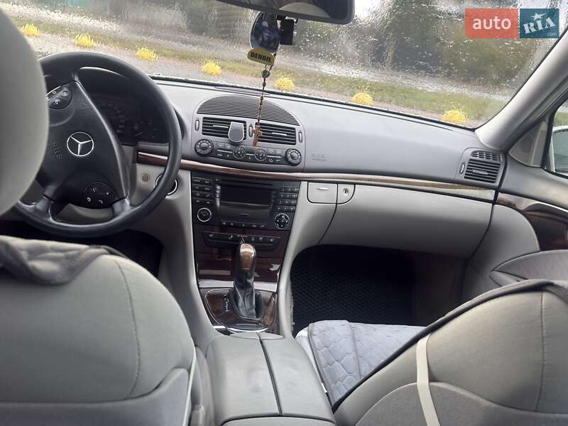 Седан Mercedes-Benz E-Class 2004 в Ивано-Франковске