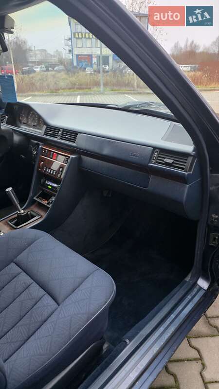 Седан Mercedes-Benz E-Class 1995 в Хмельницком