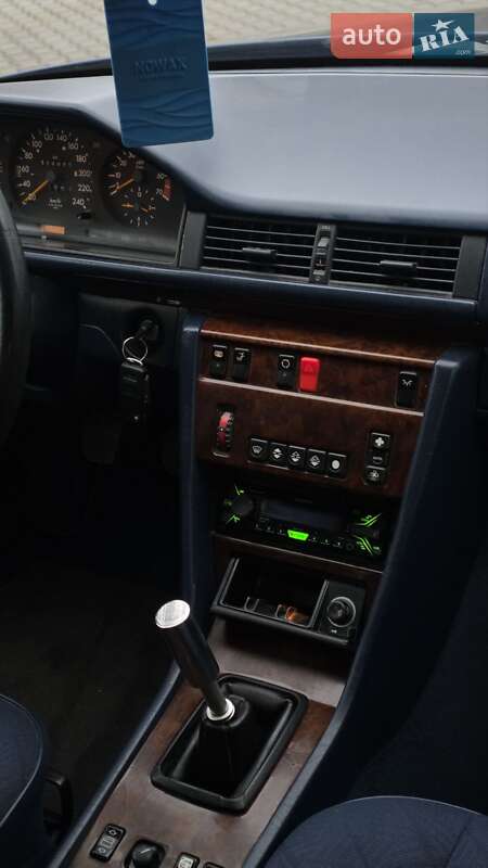 Седан Mercedes-Benz E-Class 1995 в Хмельницком