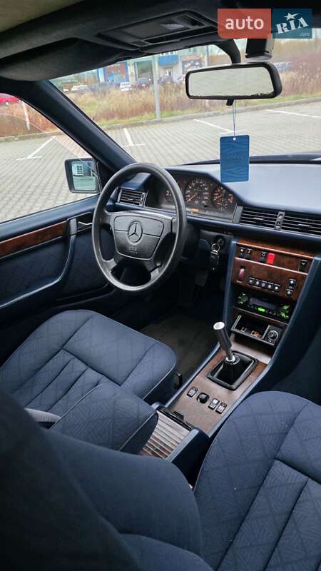 Седан Mercedes-Benz E-Class 1995 в Хмельницком