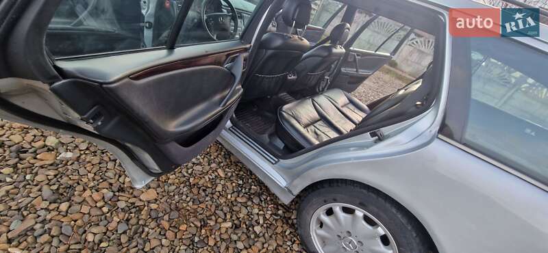 Универсал Mercedes-Benz E-Class 2001 в Косове