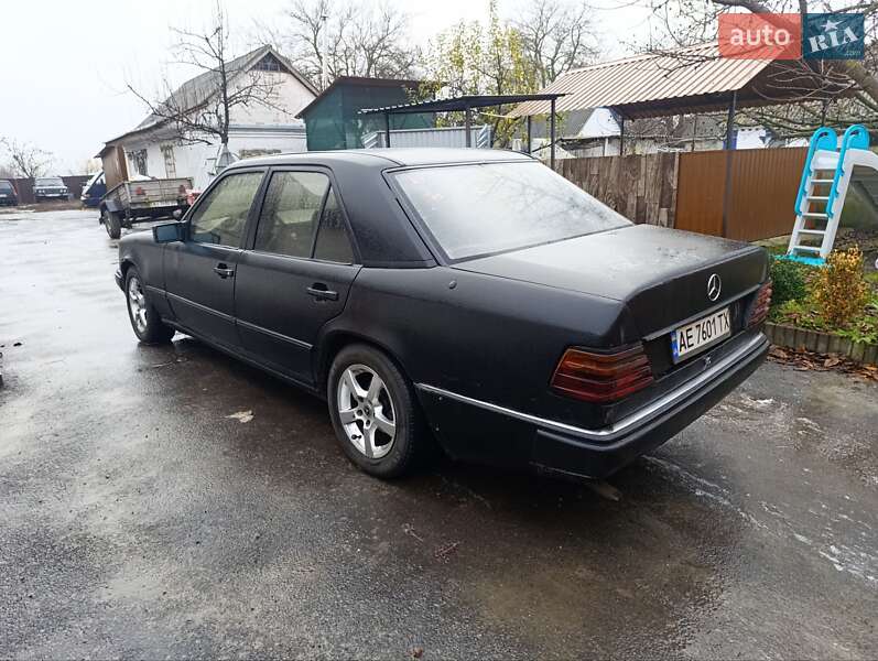 Седан Mercedes-Benz E-Class 1988 в Миронівці