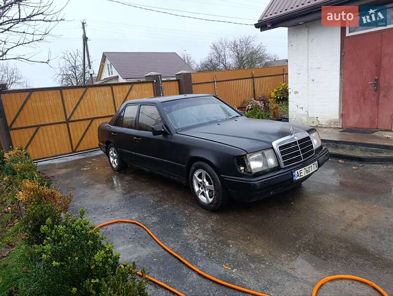Седан Mercedes-Benz E-Class 1988 в Миронівці