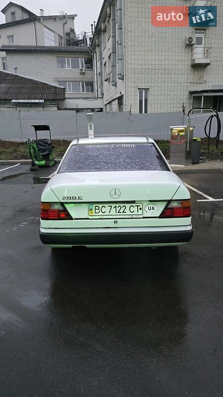 Седан Mercedes-Benz E-Class 1992 в Львове