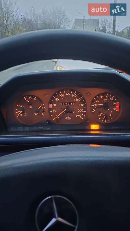Седан Mercedes-Benz E-Class 1992 в Львове