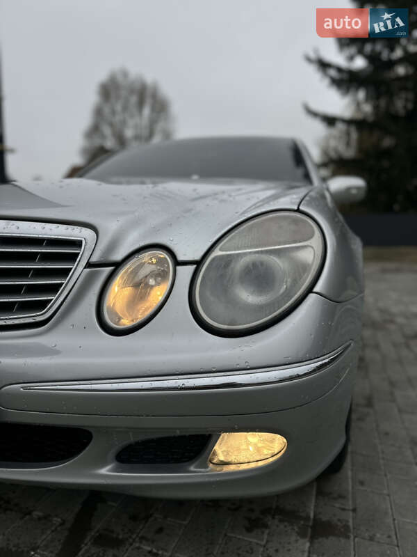 Седан Mercedes-Benz E-Class 2002 в Кременце