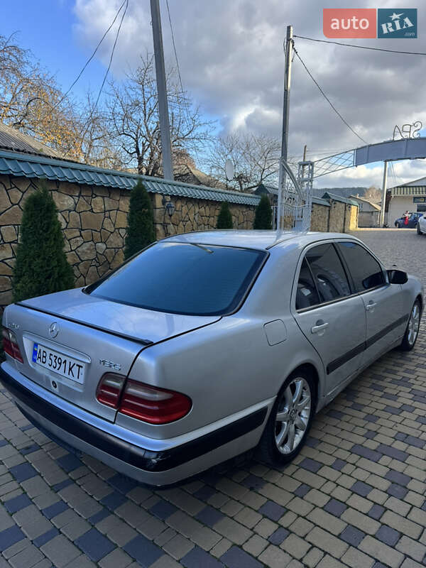 Седан Mercedes-Benz E-Class 2000 в Могилев-Подольске