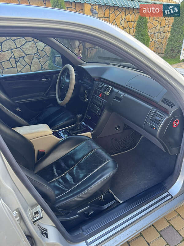 Седан Mercedes-Benz E-Class 2000 в Могилев-Подольске