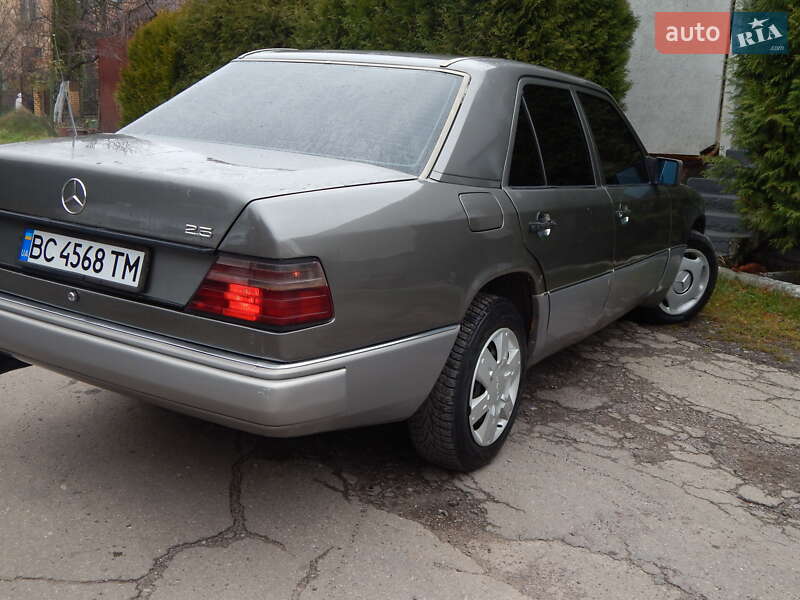 Седан Mercedes-Benz E-Class 1992 в Дрогобыче