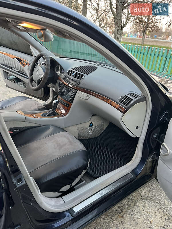Седан Mercedes-Benz E-Class 2002 в Николаеве