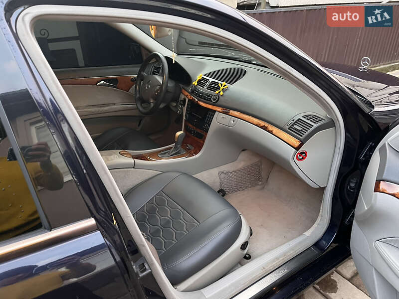 Седан Mercedes-Benz E-Class 2003 в Іршаві