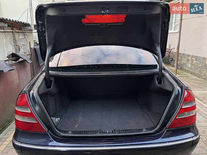 Седан Mercedes-Benz E-Class 2003 в Іршаві
