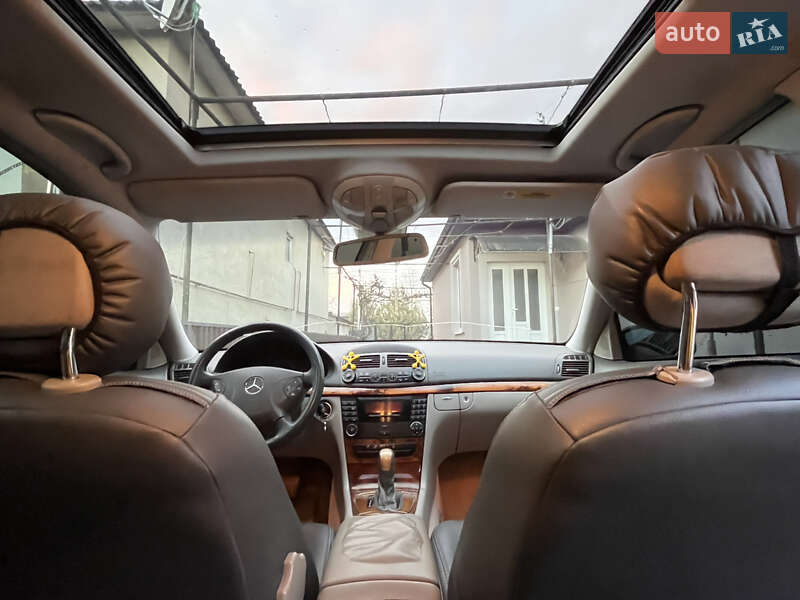 Седан Mercedes-Benz E-Class 2003 в Іршаві