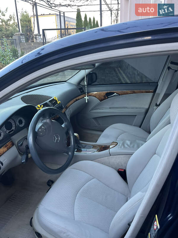 Седан Mercedes-Benz E-Class 2003 в Іршаві