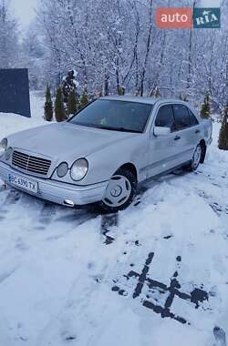Седан Mercedes-Benz E-Class 1996 в Меденичах