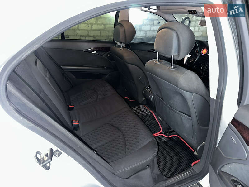 Седан Mercedes-Benz E-Class 2006 в Тульчине