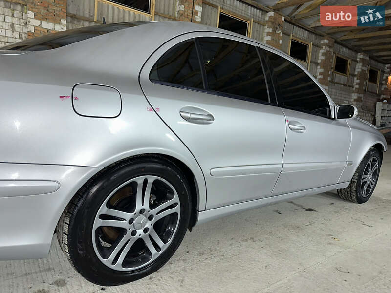 Седан Mercedes-Benz E-Class 2006 в Тульчине