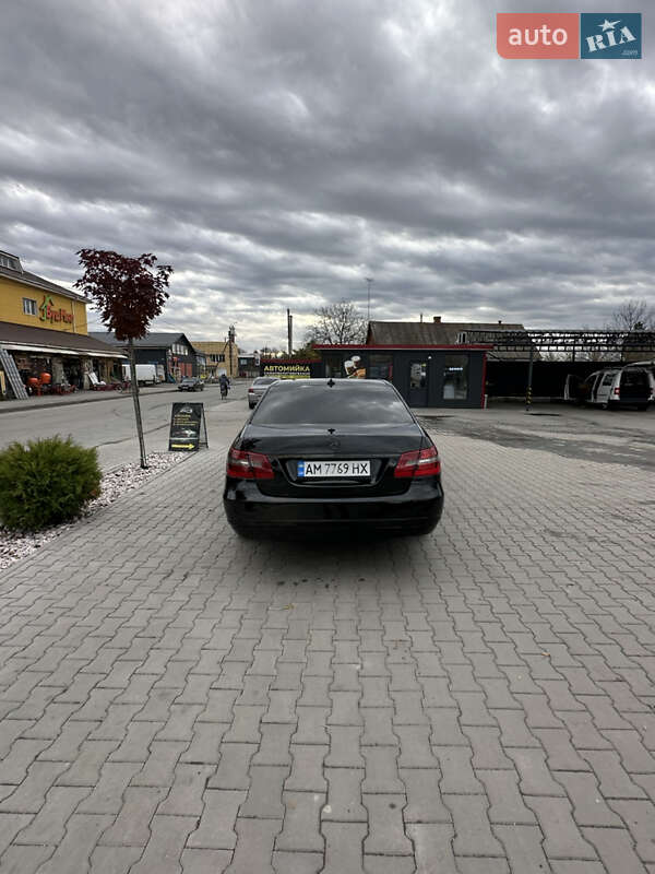 Седан Mercedes-Benz E-Class 2011 в Полонном