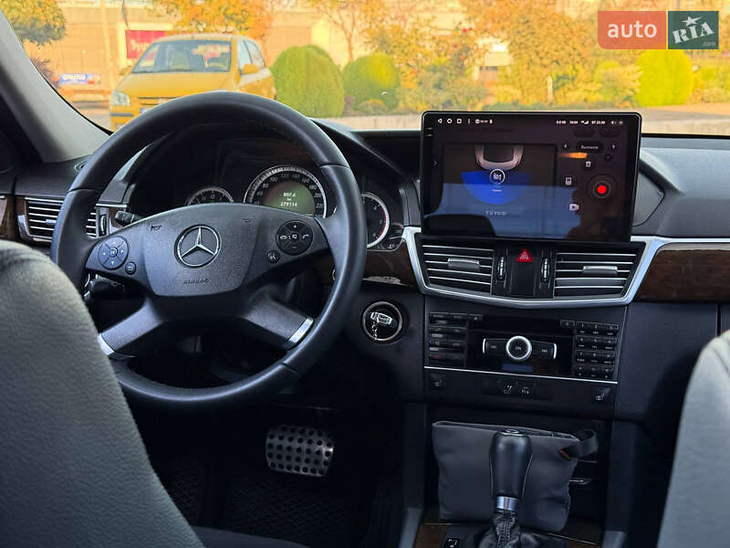 Седан Mercedes-Benz E-Class 2011 в Кривому Розі