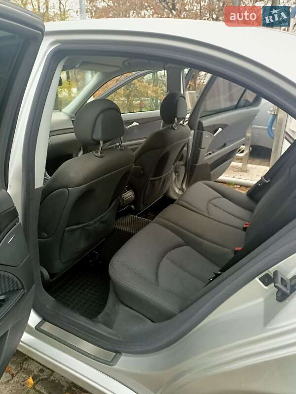 Седан Mercedes-Benz E-Class 2003 в Ивано-Франковске