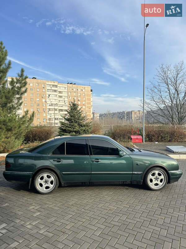 Седан Mercedes-Benz E-Class 1998 в Запорожье