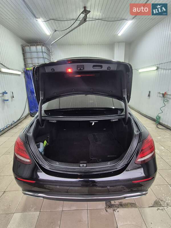 Седан Mercedes-Benz E-Class 2017 в Києві