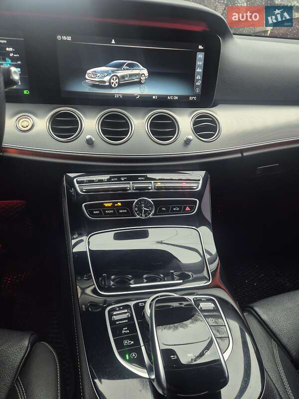 Седан Mercedes-Benz E-Class 2017 в Києві