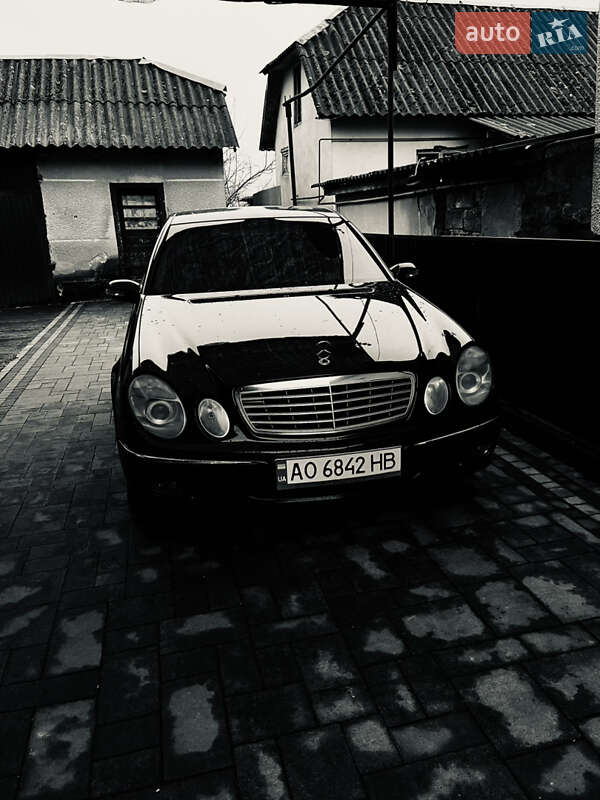 Седан Mercedes-Benz E-Class 2003 в Іршаві