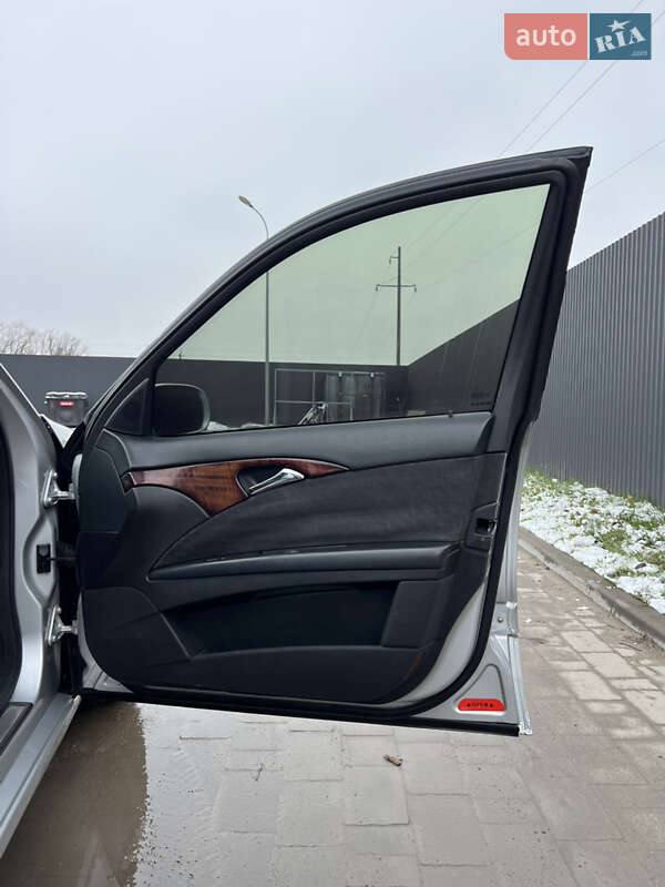 Седан Mercedes-Benz E-Class 2002 в Львові