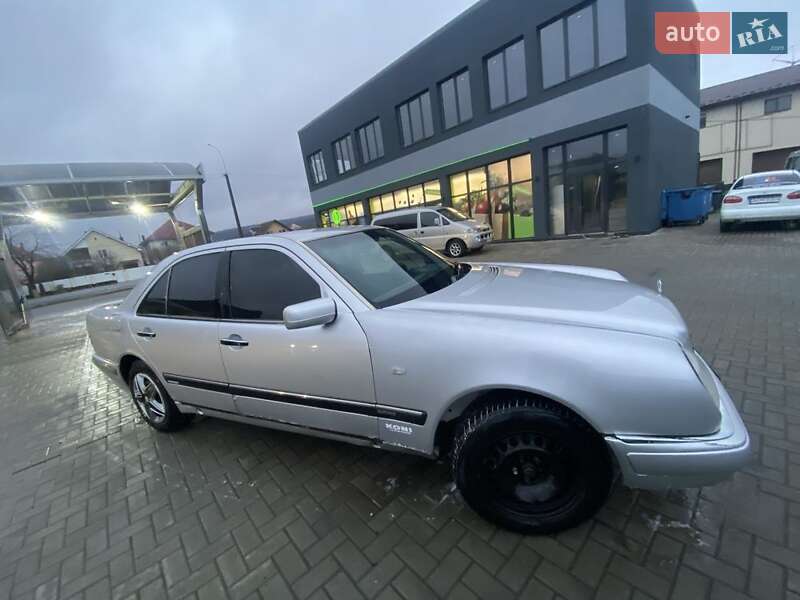Седан Mercedes-Benz E-Class 1997 в Перечині