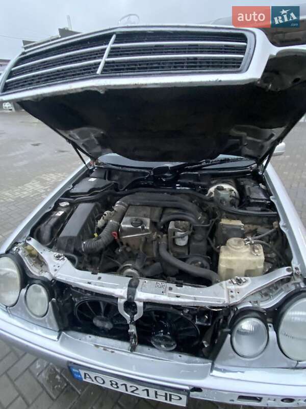 Седан Mercedes-Benz E-Class 1997 в Перечині