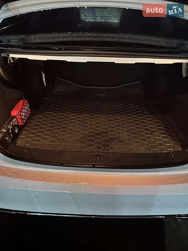 Седан Mercedes-Benz E-Class 2013 в Киеве