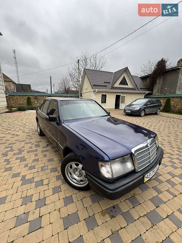 Седан Mercedes-Benz E-Class 1988 в Могилев-Подольске