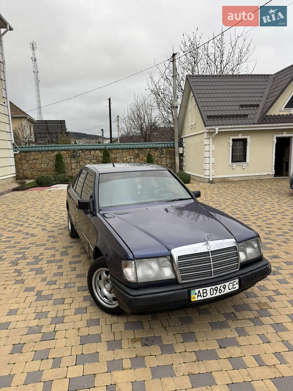 Седан Mercedes-Benz E-Class 1988 в Могилев-Подольске