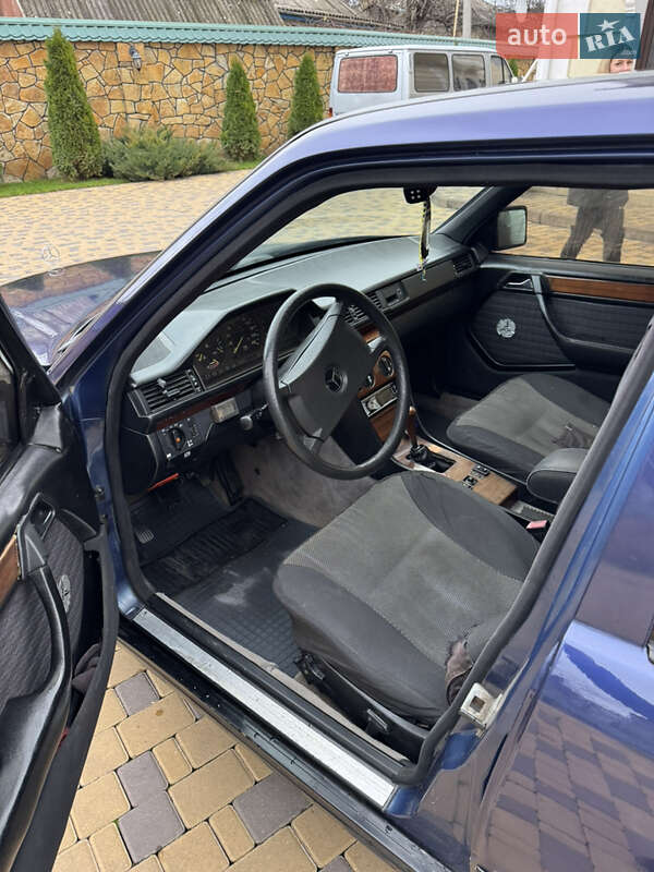 Седан Mercedes-Benz E-Class 1988 в Могилев-Подольске
