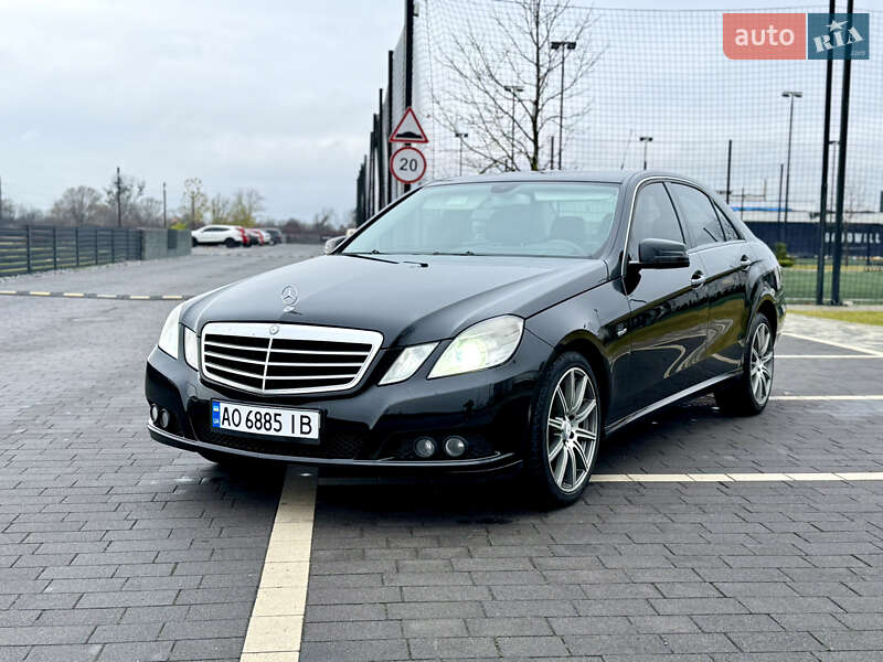 Седан Mercedes-Benz E-Class 2010 в Ужгороді