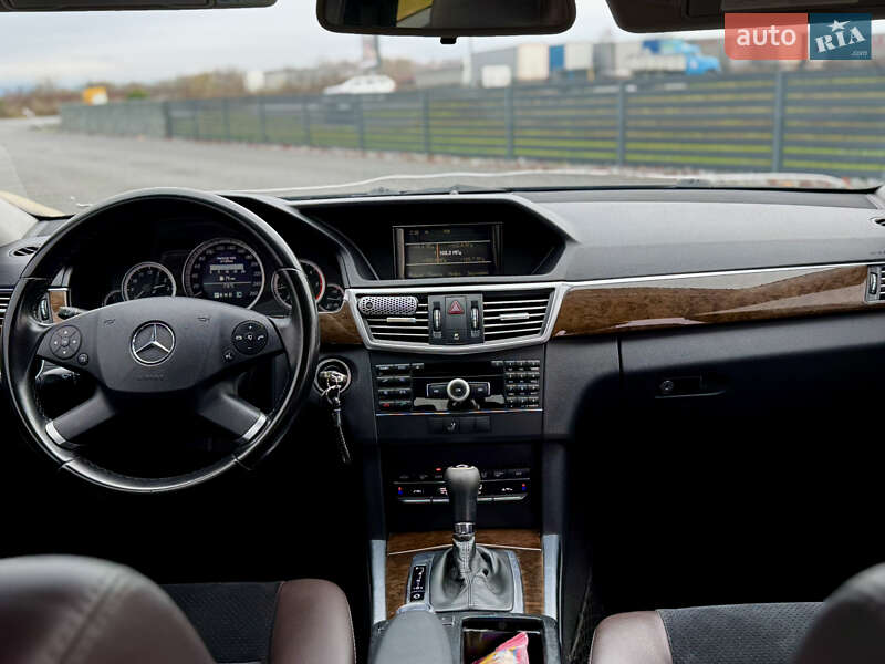 Седан Mercedes-Benz E-Class 2010 в Ужгороді