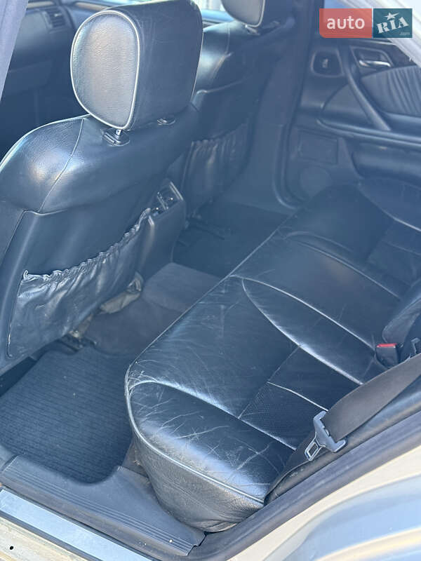 Седан Mercedes-Benz E-Class 2001 в Черновцах
