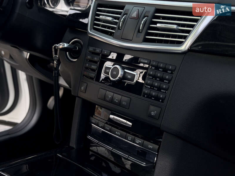 Седан Mercedes-Benz E-Class 2012 в Дніпрі