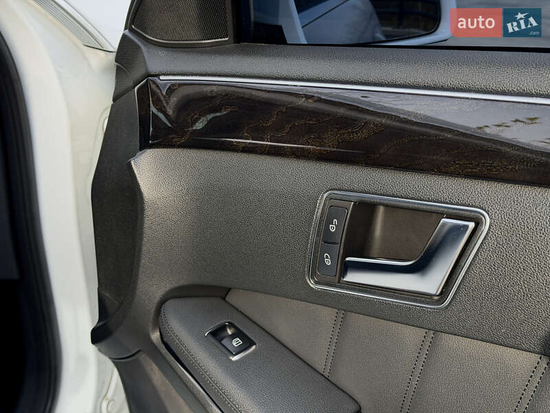 Седан Mercedes-Benz E-Class 2012 в Дніпрі