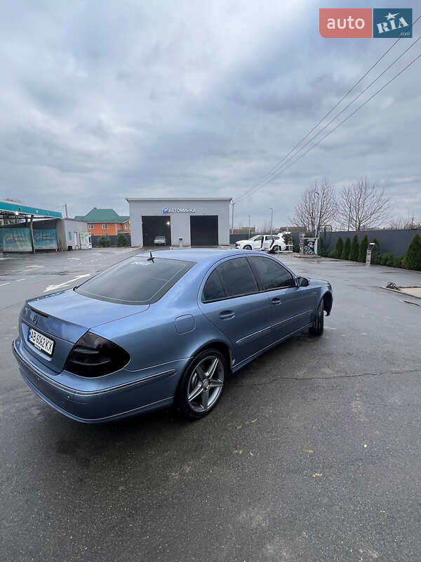 Седан Mercedes-Benz E-Class 2004 в Немирові
